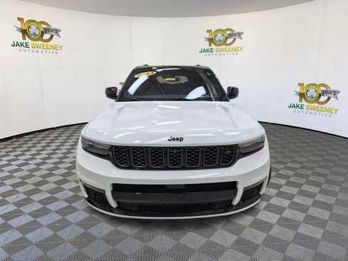 Used 2023 Jeep Grand Cherokee L Summit w/ Advanced Protech Group IV AWD/4WD image 3