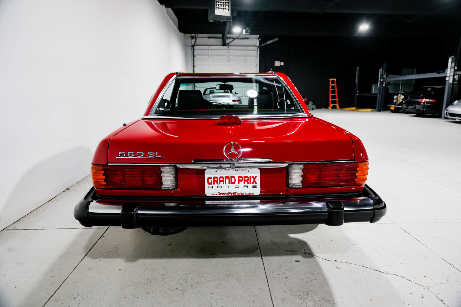 Used 1987 Mercedes-Benz 560 SL image 4