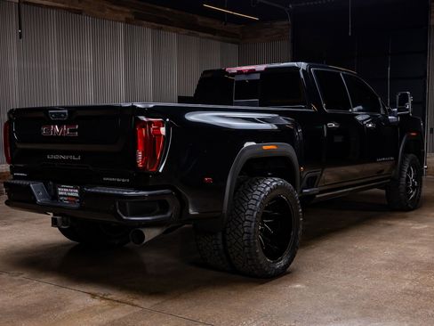 Used 2022 GMC Sierra 3500 Denali w/ Denali Ultimate Package image 10