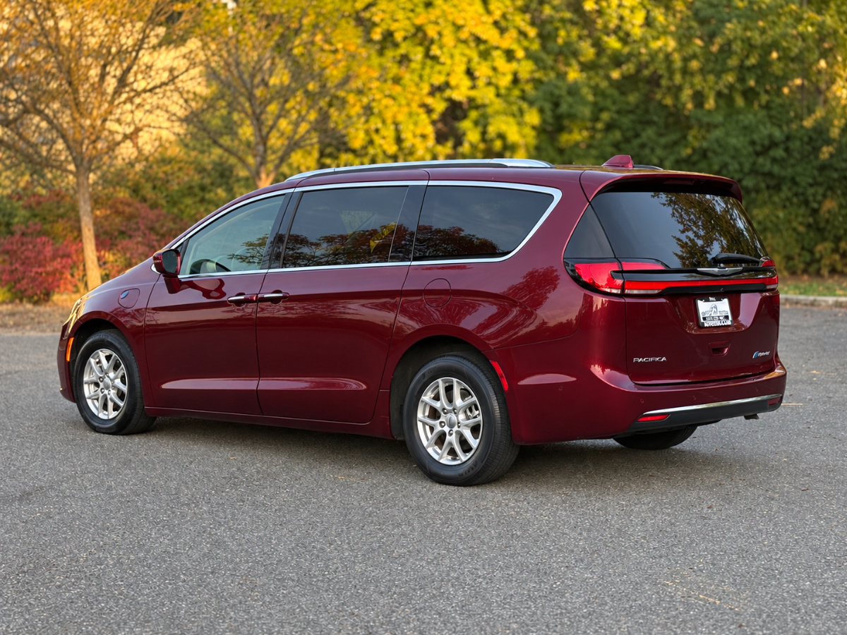 Used 2021 Chrysler Pacifica Touring-L FWD image 5