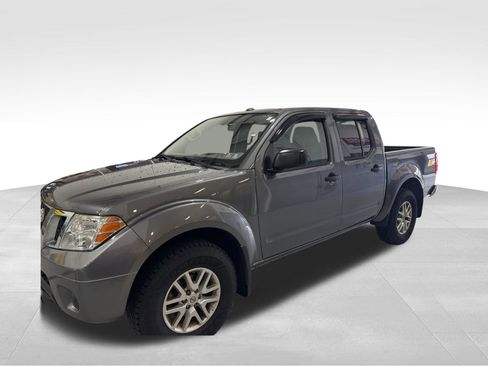 Used 2018 Nissan Frontier SV image 2