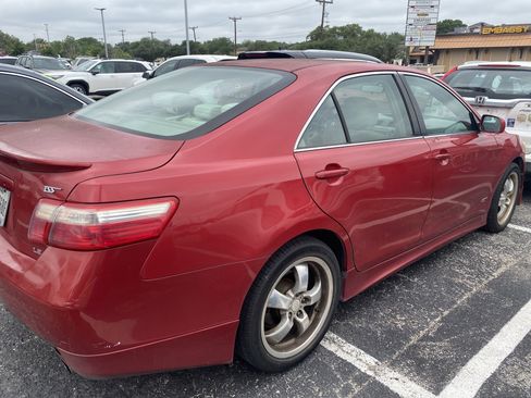 Used 2009 Toyota Camry LE FWD image 3
