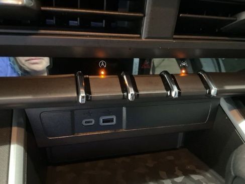 Used 2024 Chevrolet Colorado Trail Boss image 12