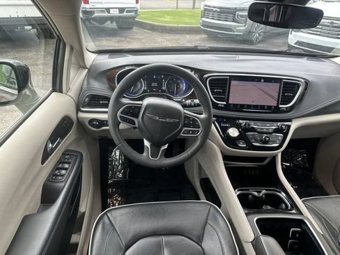 Used 2023 Chrysler Pacifica Limited FWD image 27