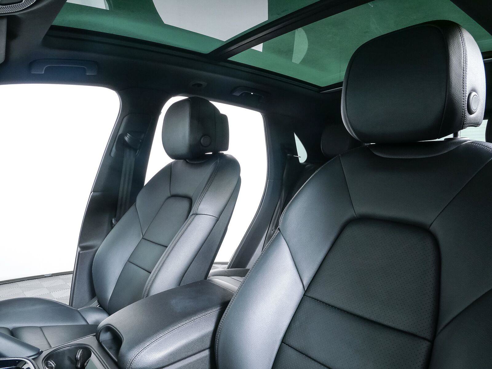 Certified 2024 Porsche Cayenne AWD/4WD image 5