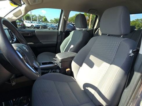 Used 2020 Toyota Tacoma SR5 RWD image 7