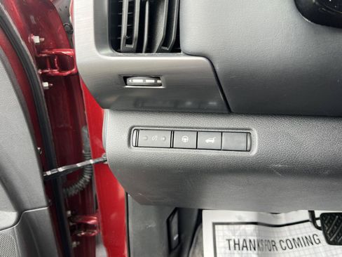 Used 2024 Nissan Pathfinder SL AWD/4WD image 30