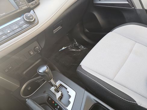 Used 2018 Toyota RAV4 XLE image 26