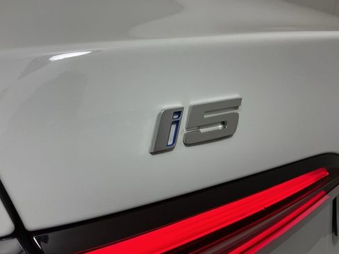 Certified 2025 BMW i5 eDrive40i image 31