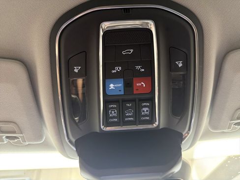 Certified 2023 Jeep Grand Cherokee Limited AWD/4WD image 33