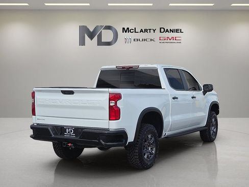 Used 2025 Chevrolet Silverado 1500 ZR2 w/ Technology Package AWD/4WD image 14