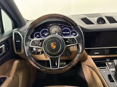 Certified 2022 Porsche Cayenne S AWD/4WD image 11