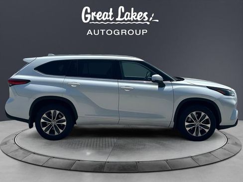 Used 2022 Toyota Highlander XLE AWD/4WD image 6