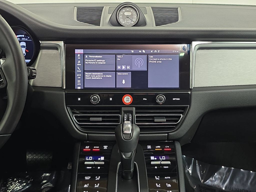 Certified 2026 Porsche Macan AWD/4WD image 16