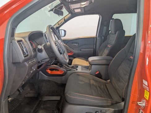 Used 2025 Nissan Frontier PRO-4X w/ Pro Convenience Package image 11