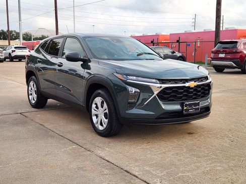 Certified 2025 Chevrolet Trax LS image 4