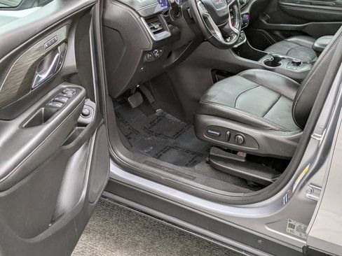Used 2024 GMC Terrain SLT AWD/4WD image 30