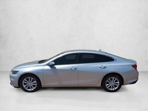 Used 2017 Chevrolet Malibu LT FWD image 9