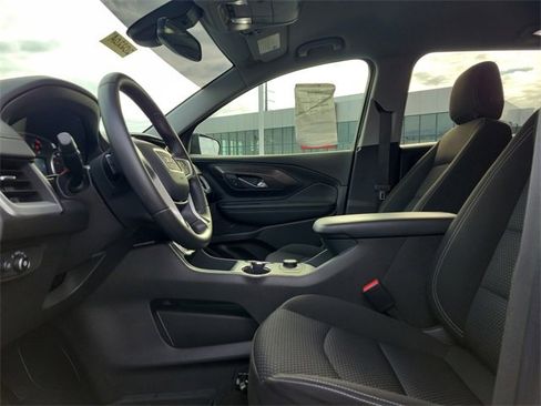 Used 2024 GMC Terrain SLE w/ Elevation Edition image 18
