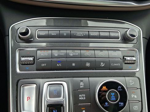 Certified 2021 Hyundai Santa Fe Limited AWD/4WD image 16