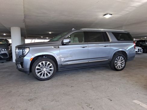 Used 2022 GMC Yukon XL Denali image 2
