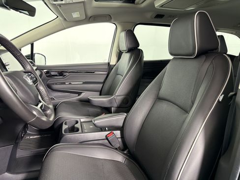 Used 2025 Honda Odyssey Elite image 4