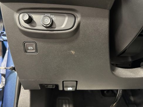 Used 2024 GMC Terrain SLE FWD image 33