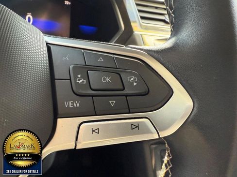 Used 2022 Volkswagen Tiguan SE w/ Panoramic Sunroof Package image 11