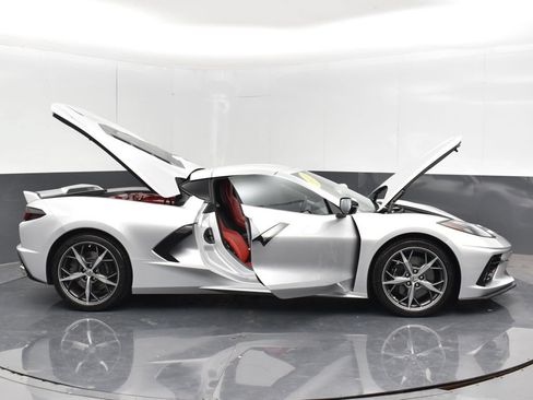 Used 2020 Chevrolet Corvette Stingray Preferred Cpe w/ 2LT Preferred Equipment Group RWD image 33