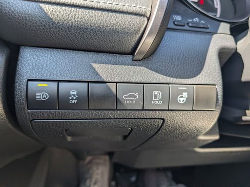 Used 2022 Toyota Camry SE w/ Cold Weather Package FWD image 25