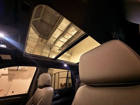 Used 2024 Chevrolet Tahoe Z71 w/ Z71 Off-Road Package image 18