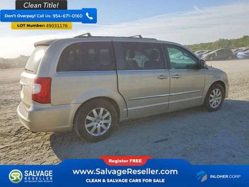 Used 2016 Chrysler Town & Country Touring FWD image 4