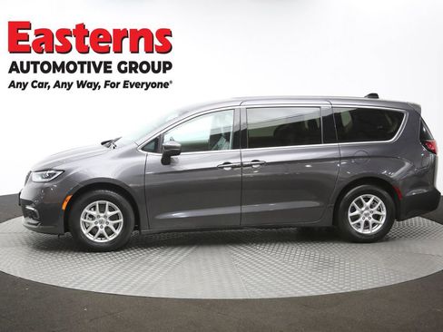 Used 2023 Chrysler Pacifica Touring-L image 63