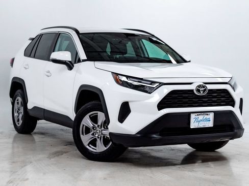 Used 2025 Toyota RAV4 XLE AWD/4WD image 6