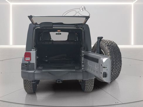 Used 2016 Jeep Wrangler Unlimited Rubicon w/ Dual Top Group AWD/4WD image 9