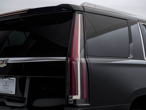 Used 2019 Cadillac Escalade Luxury AWD/4WD image 12