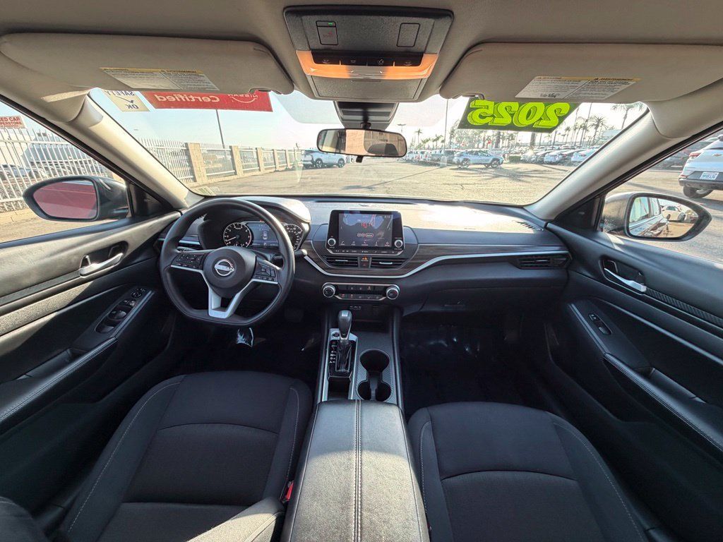 Certified 2025 Nissan Altima 2.5 SV FWD image 15