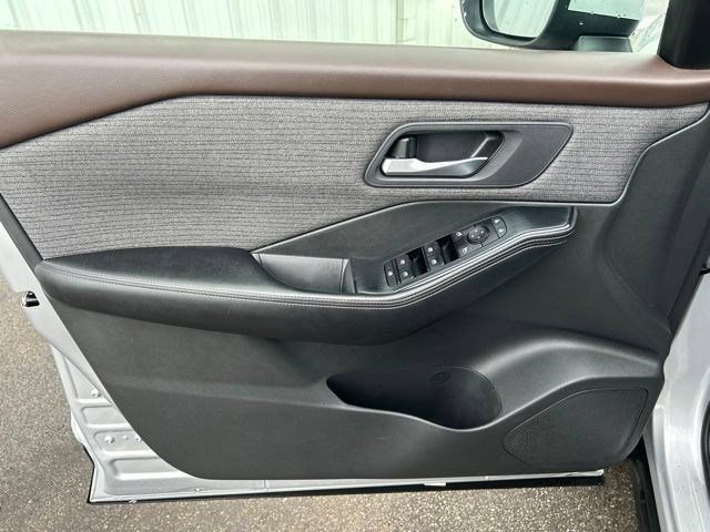 Used 2023 Nissan Rogue SV AWD/4WD image 11