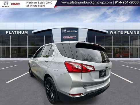 Used 2021 Chevrolet Equinox LT image 2