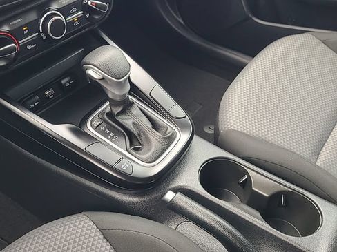 Used 2025 Kia Soul LX w/ LX Technology Package FWD image 21