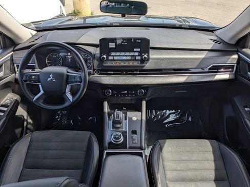 Used 2024 Mitsubishi Outlander SE Black Edition FWD image 15