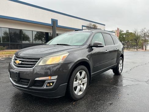 Used 2016 Chevrolet Traverse LT w/ Style and Technology Package FWD image 1