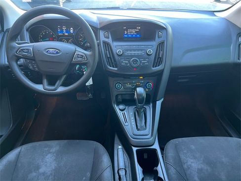 Used 2018 Ford Focus SE w/ SE Appearance Package image 22