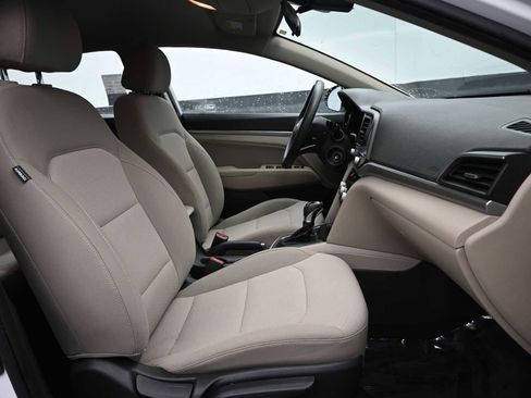 Used 2020 Hyundai Elantra SEL image 11