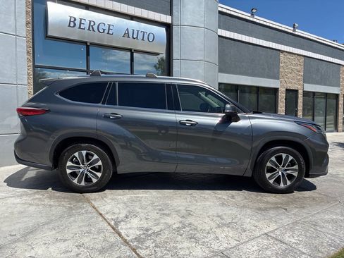 Used 2020 Toyota Highlander XLE FWD image 6