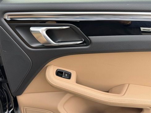 Used 2021 Porsche Macan image 20