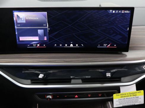 Used 2025 BMW X7 xDrive40i w/ Premium Package image 23