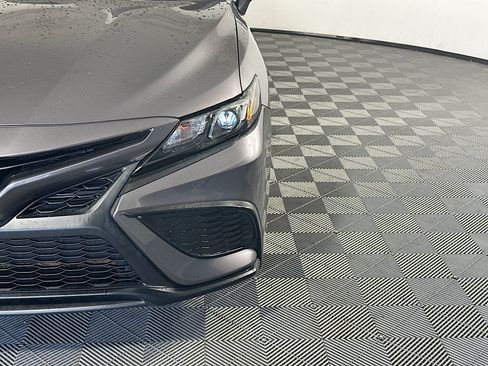 Used 2022 Toyota Camry SE w/ Convenience Package FWD image 9