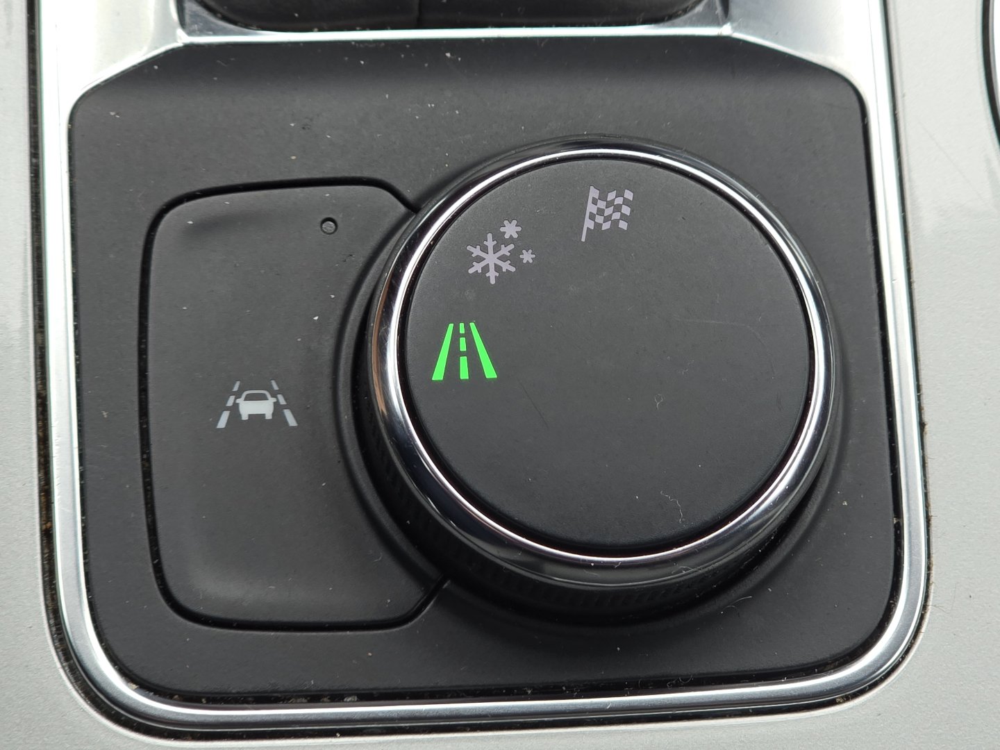 Used 2025 Chevrolet Blazer LT FWD image 11