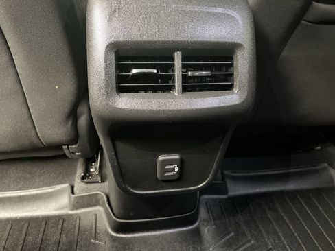 Used 2020 Chevrolet Equinox LT image 11